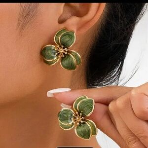 NIP olive forest Green floral Earrings Simple modern pop of color stud